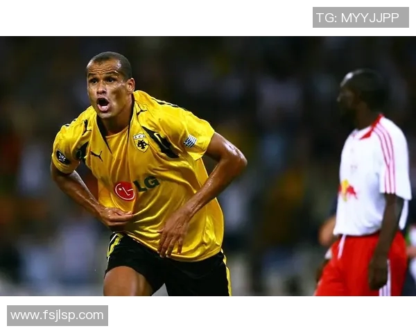 足球明星在绿茵场上的闪耀瞬间与背后不为人知的辛勤付出