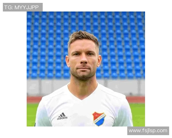 足球明星形象大比拼选择你的最爱球员照片展示魅力与风采 足球明星形象大比拼选择你的最爱球员照片展示魅力与风采