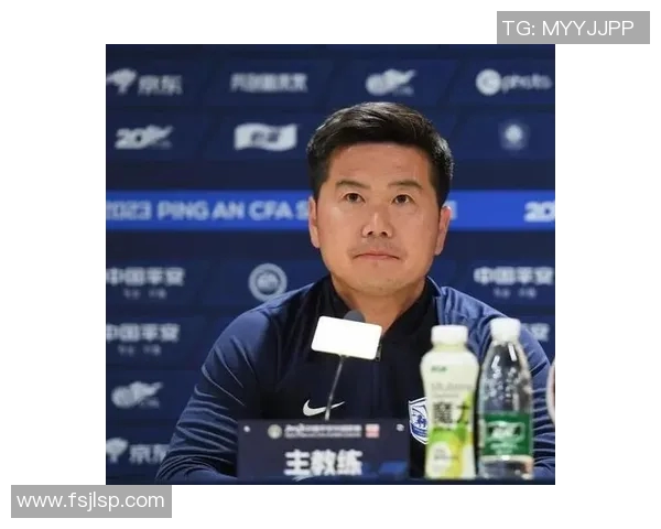 香港足球传奇人物六十岁仍然活跃在绿茵场上的故事 香港足球传奇人物六十岁仍然活跃在绿茵场上的故事